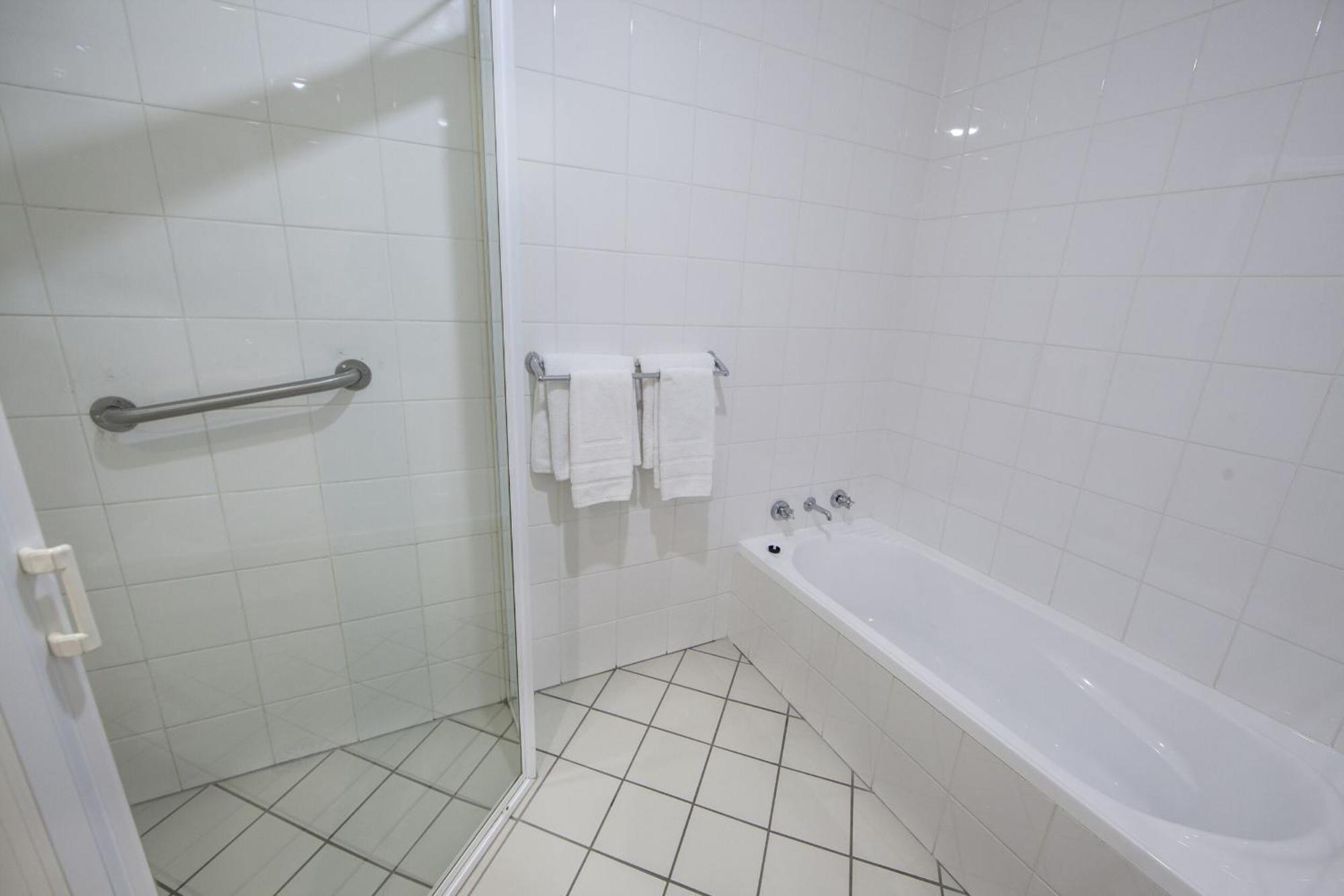 Redhill Cooma Motor Inn Ngoại thất bức ảnh