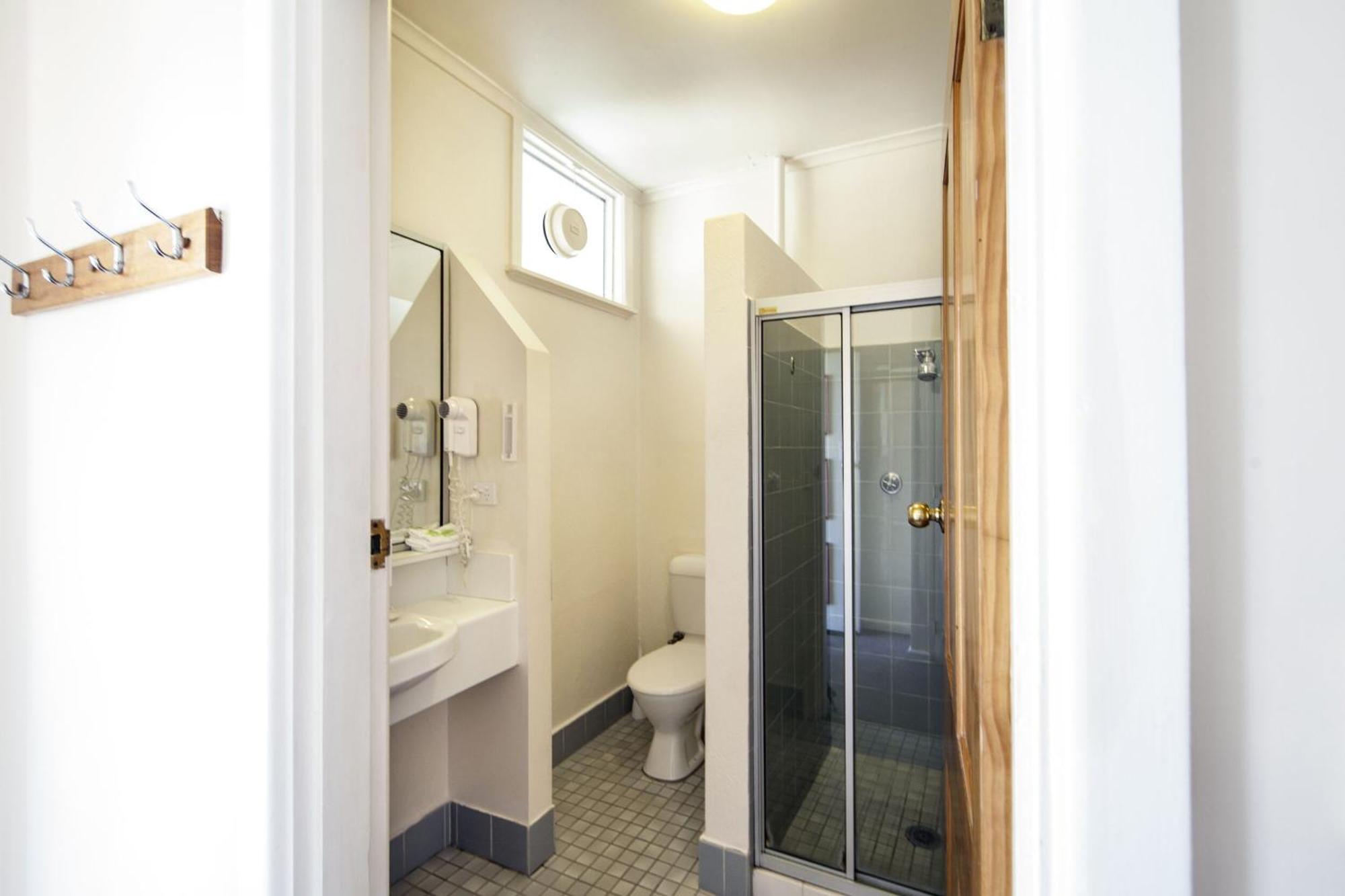 Redhill Cooma Motor Inn Ngoại thất bức ảnh