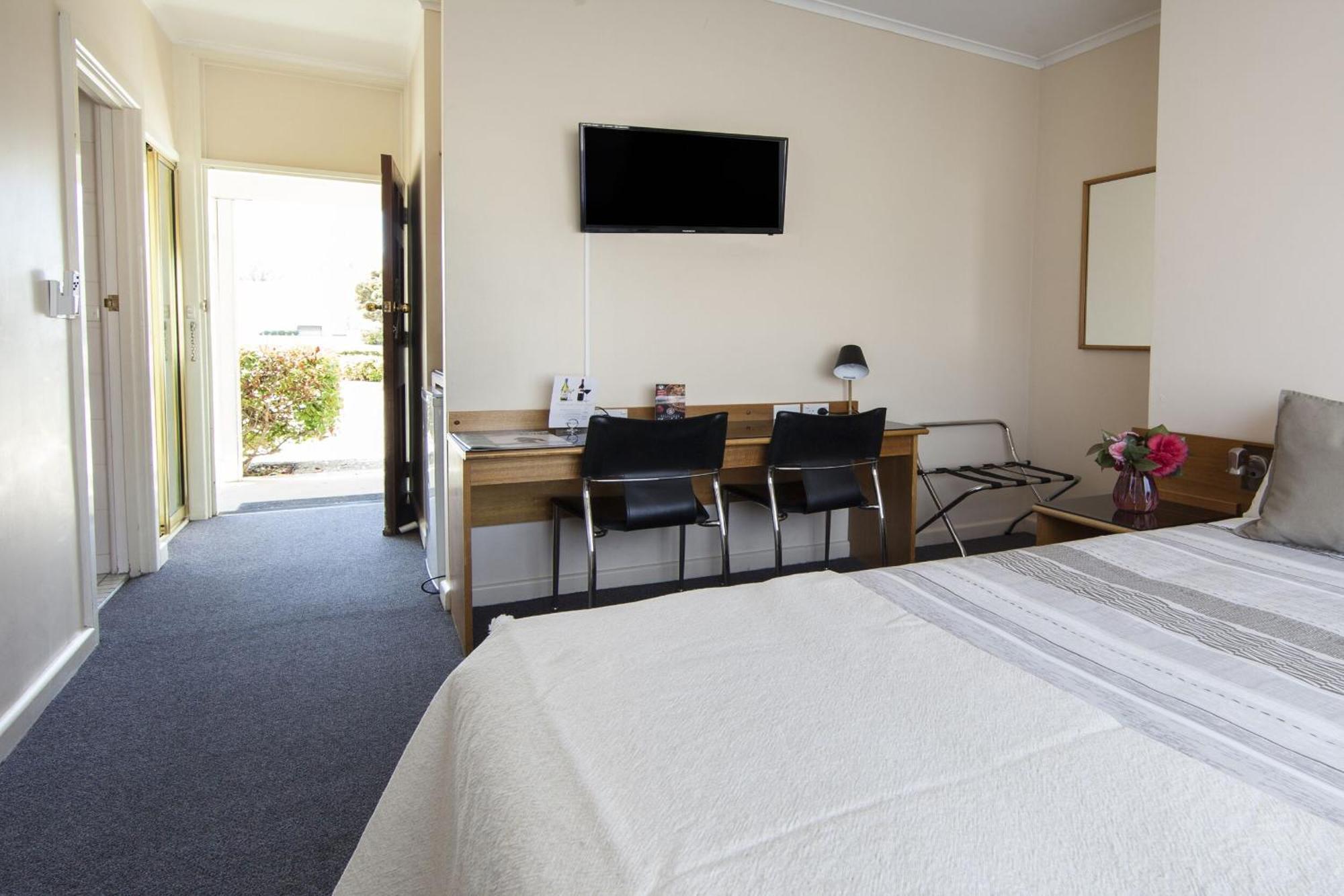 Redhill Cooma Motor Inn Ngoại thất bức ảnh