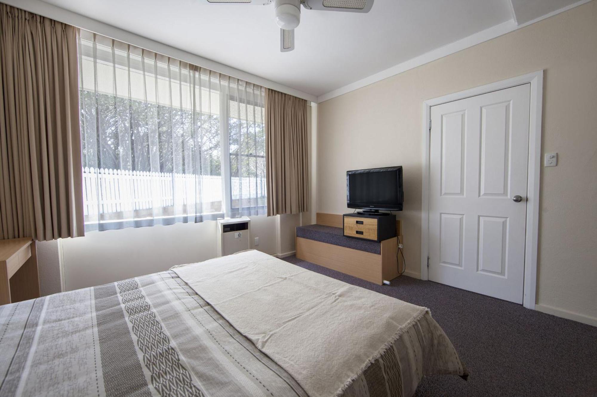 Redhill Cooma Motor Inn Ngoại thất bức ảnh