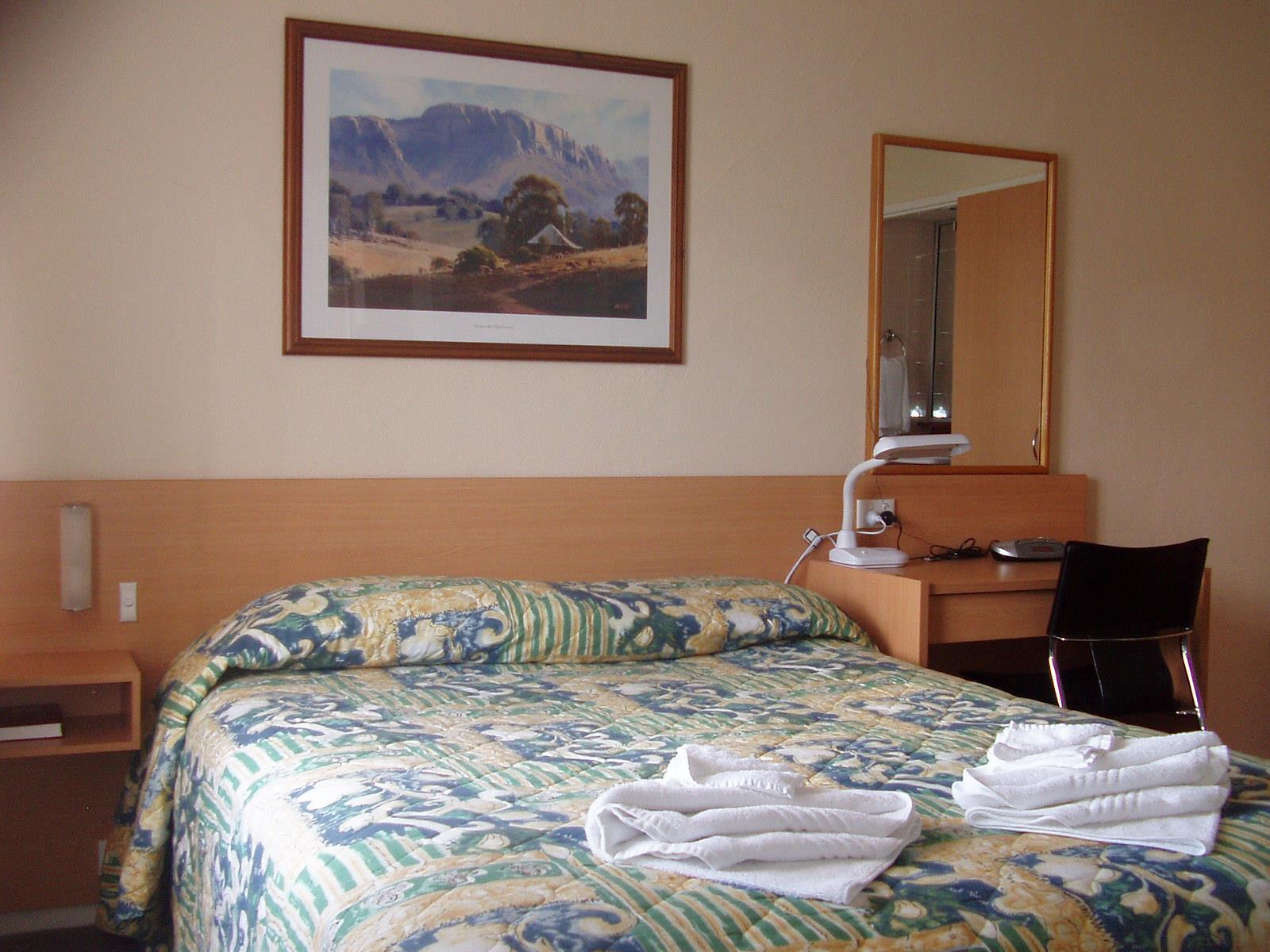 Redhill Cooma Motor Inn Ngoại thất bức ảnh