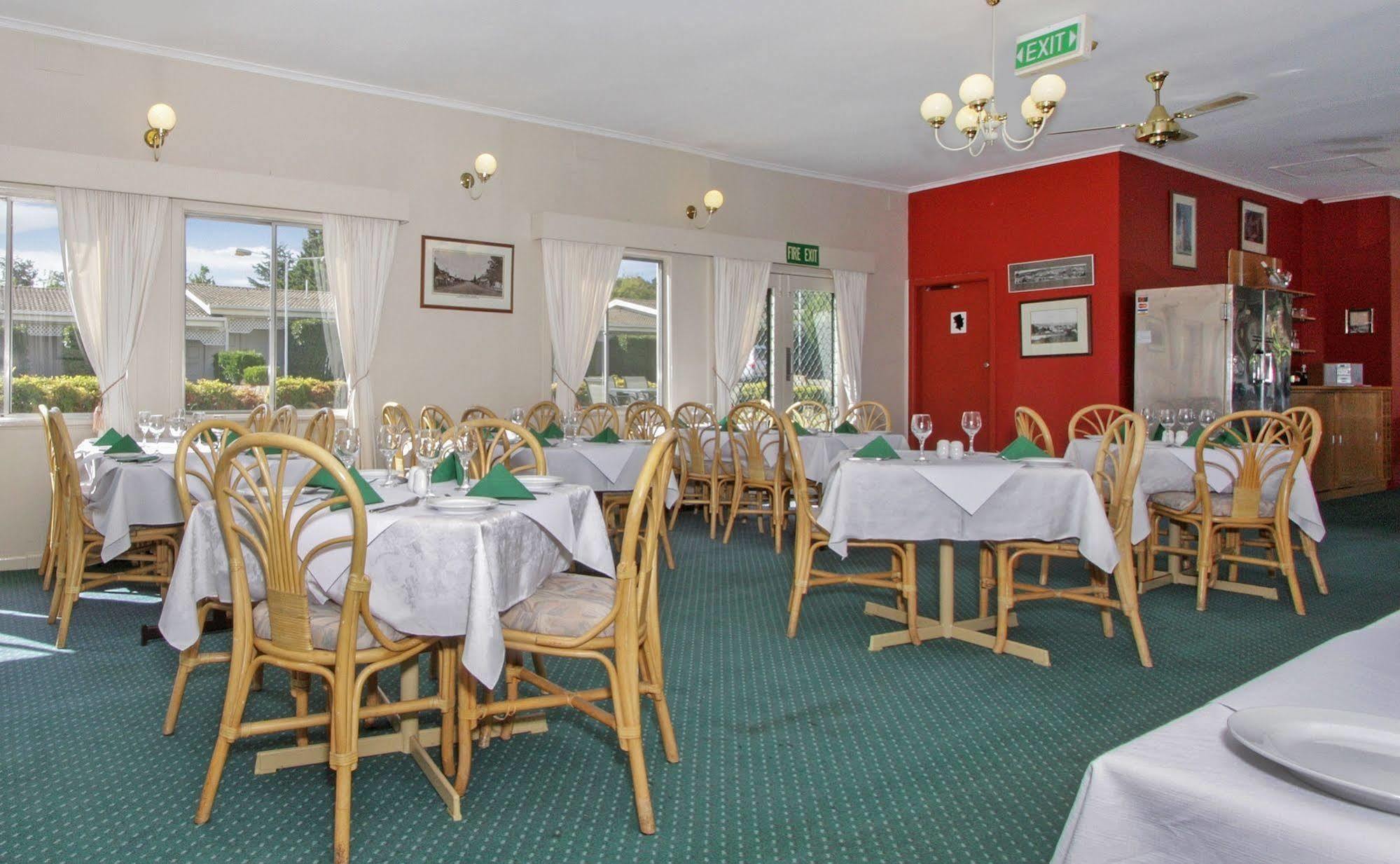 Redhill Cooma Motor Inn Ngoại thất bức ảnh