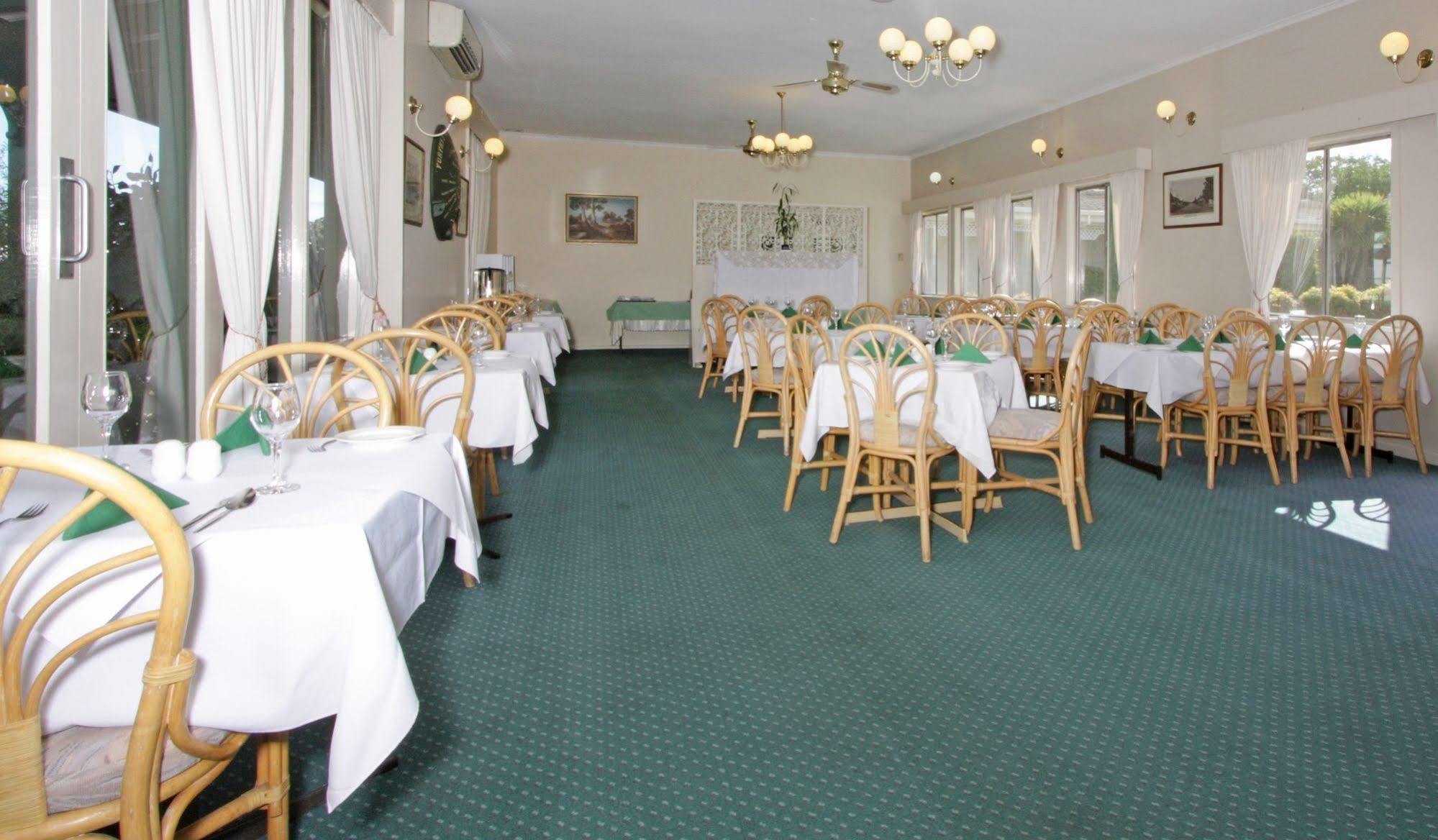 Redhill Cooma Motor Inn Ngoại thất bức ảnh