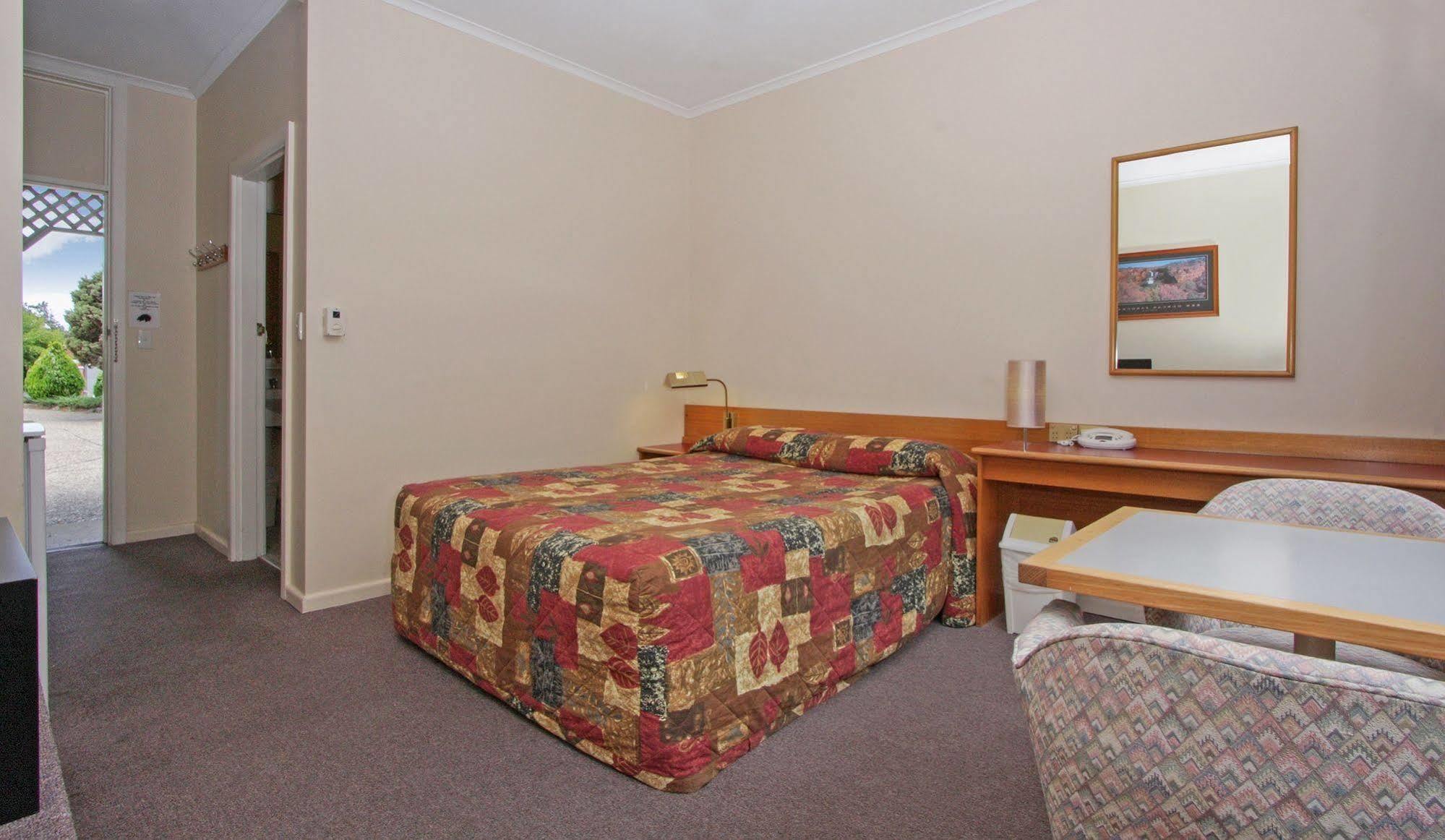 Redhill Cooma Motor Inn Ngoại thất bức ảnh
