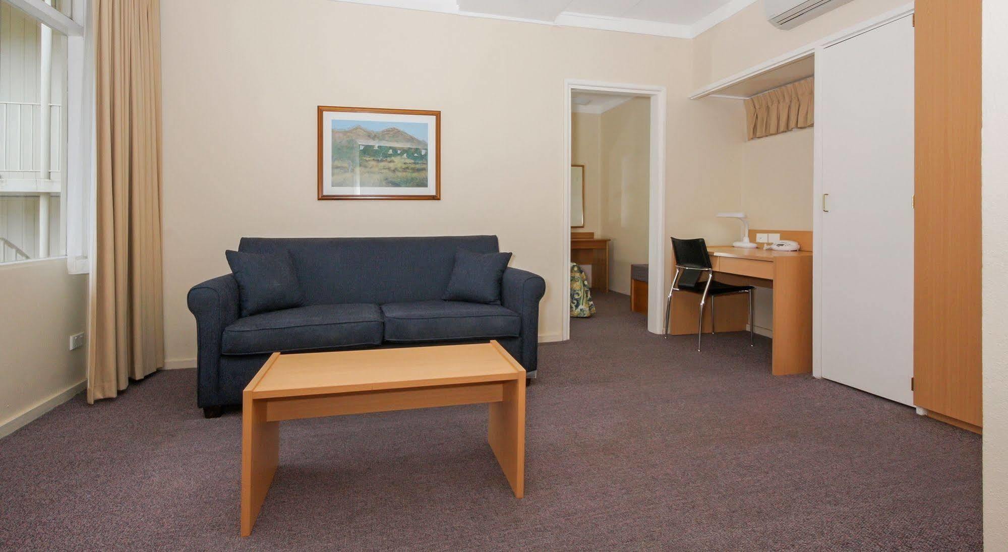 Redhill Cooma Motor Inn Ngoại thất bức ảnh