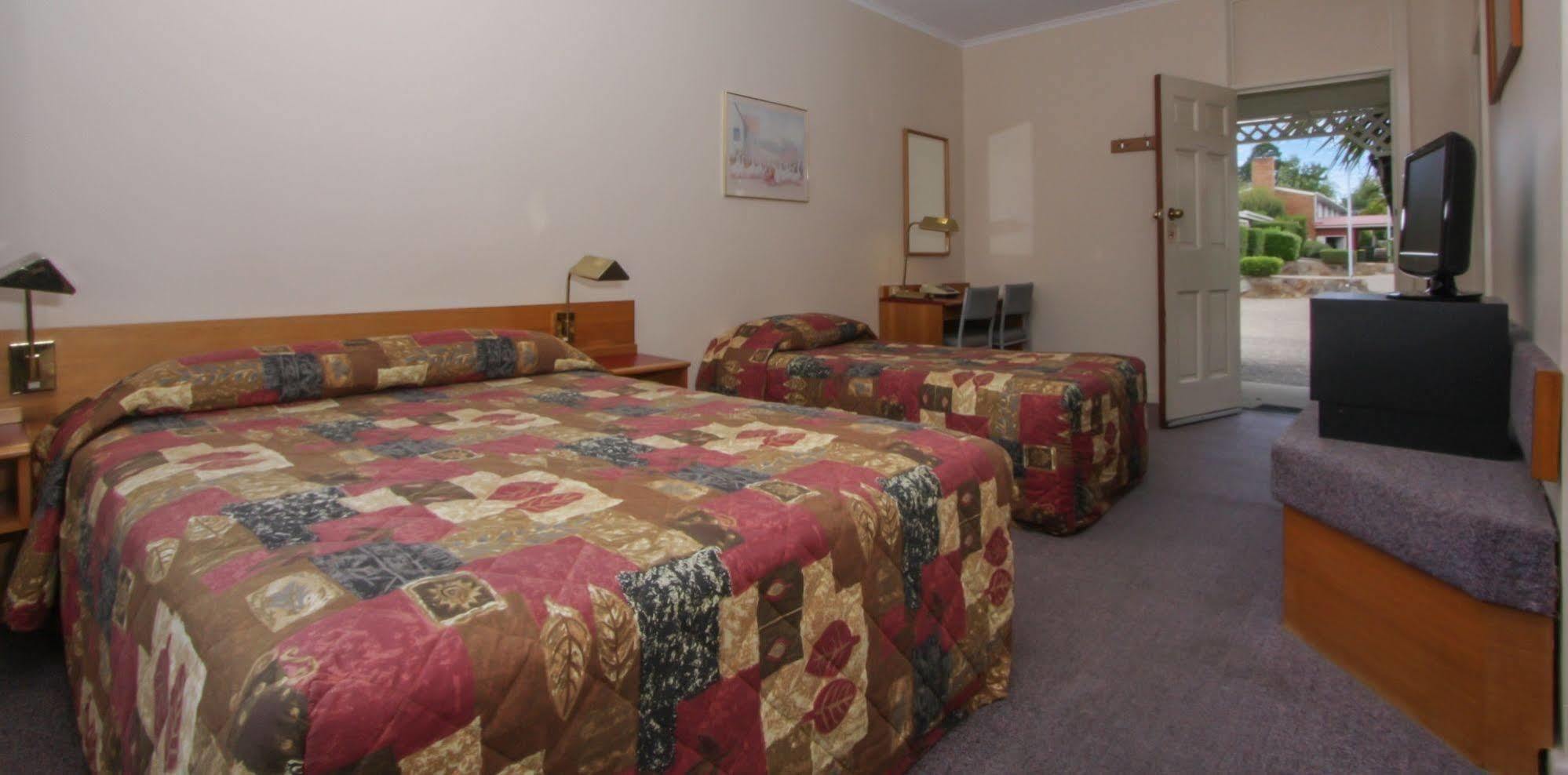 Redhill Cooma Motor Inn Ngoại thất bức ảnh