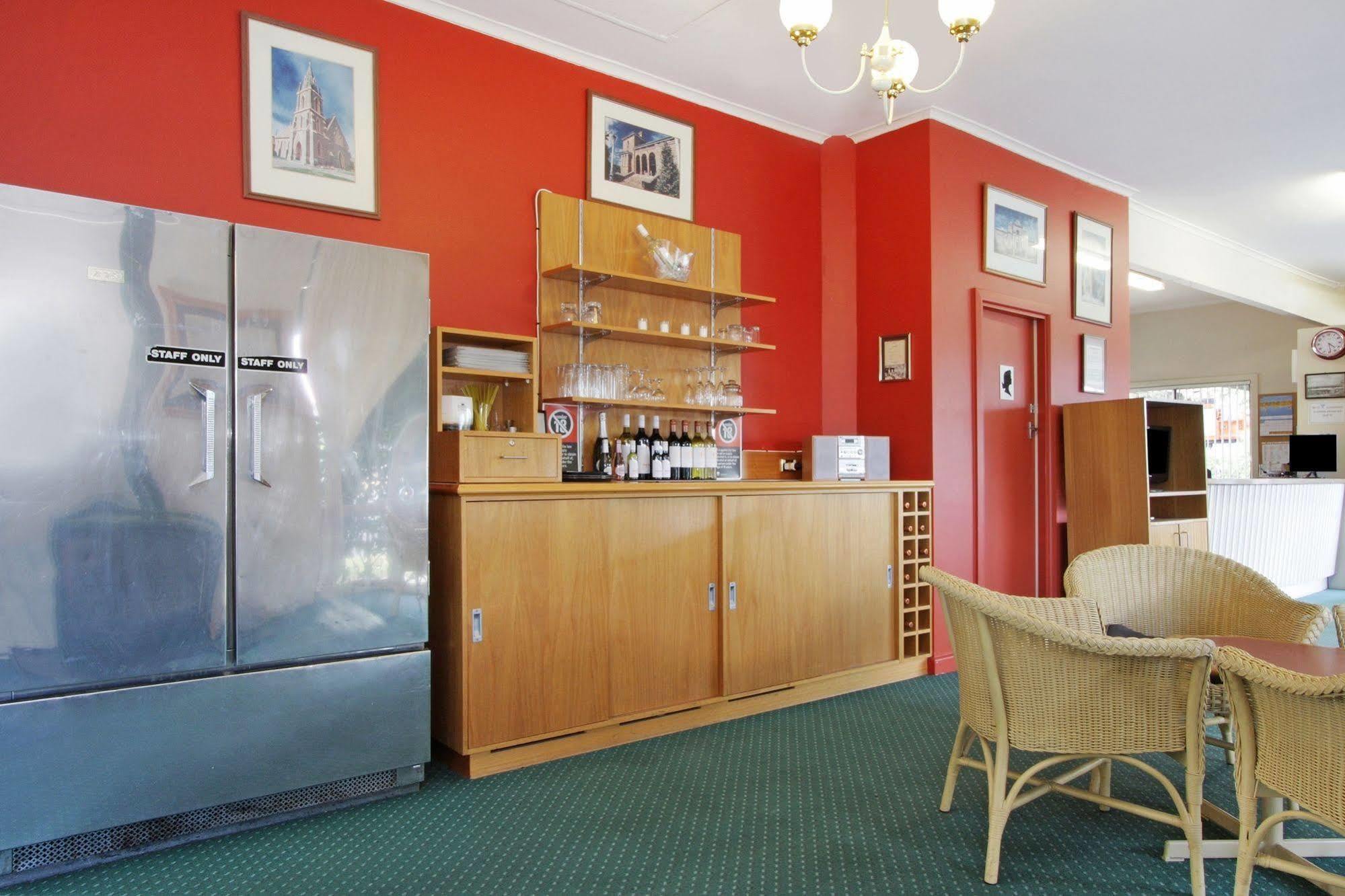 Redhill Cooma Motor Inn Ngoại thất bức ảnh