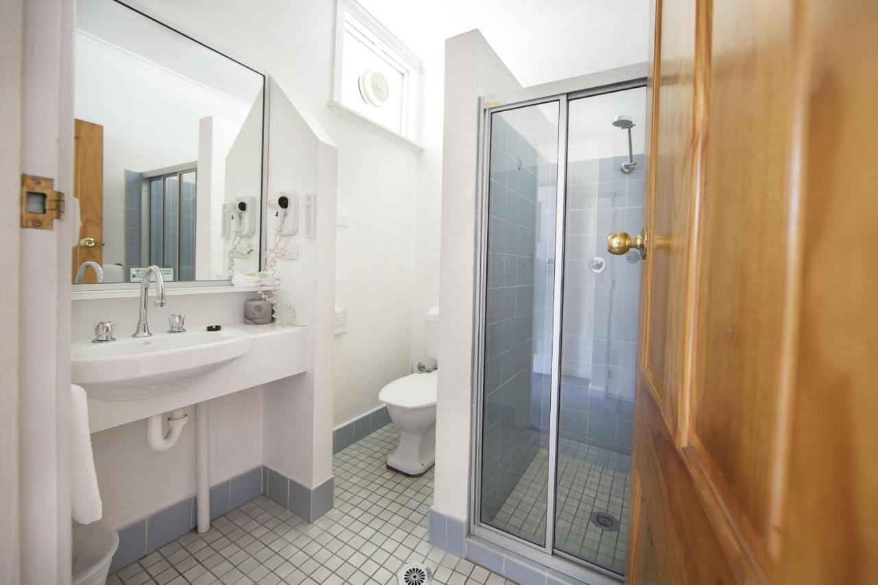 Redhill Cooma Motor Inn Ngoại thất bức ảnh
