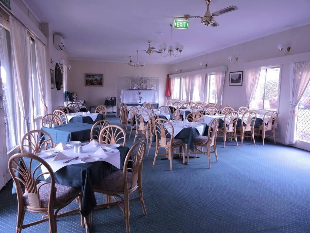 Redhill Cooma Motor Inn Ngoại thất bức ảnh